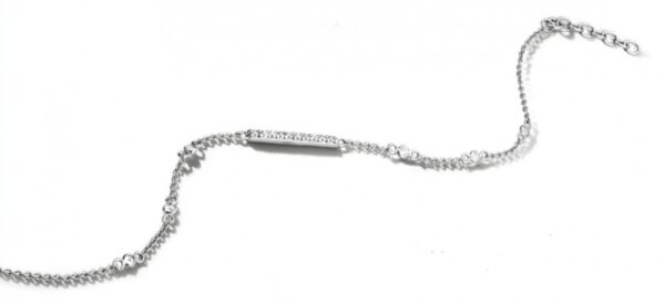 Victoria armband i silverfärg med vita stenar