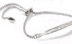 Victoria armband i silverfärg med vita stenar