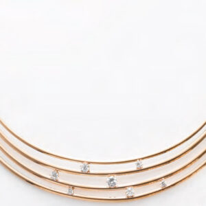 Victoria halsband i roséguld med vita stenar