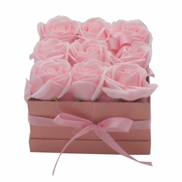 Gåvoset med Tvålblommor - 9 Rosa Rosor - Kvadrat